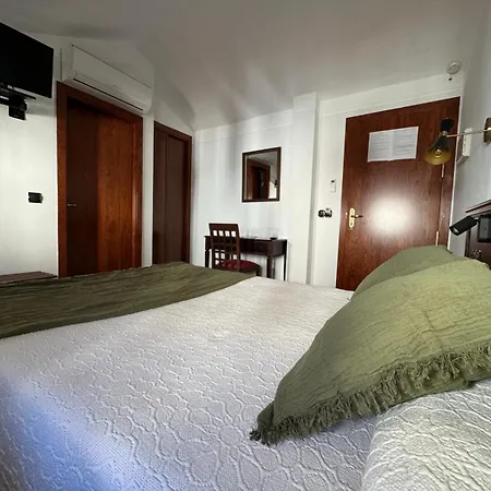 Hospedium La Fuente Hotel