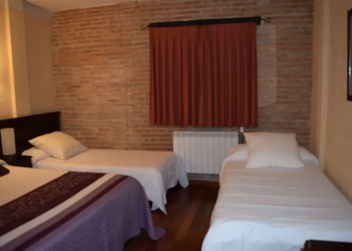 Hospedium La Fuente Hotel